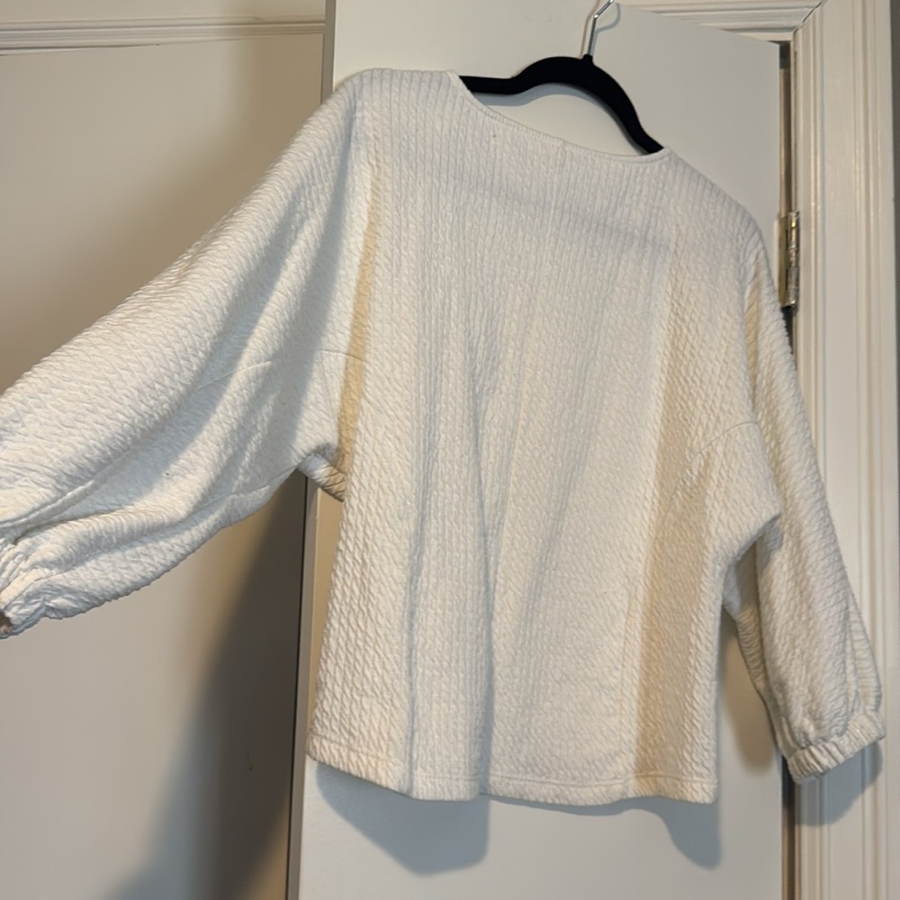 Comfy white anthro top - Picture 4 of 4